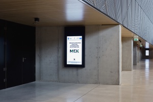 Infokioski w MCK ułatwiające nawigację 